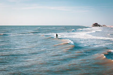 Surf Wave 4K Wallpaper · ocean · 3840×2560