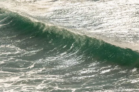 Surf Wave 4K Wallpaper · ocean · 3840×2560