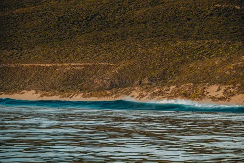 Surf Wave 4K Wallpaper · ocean · 3840×2560