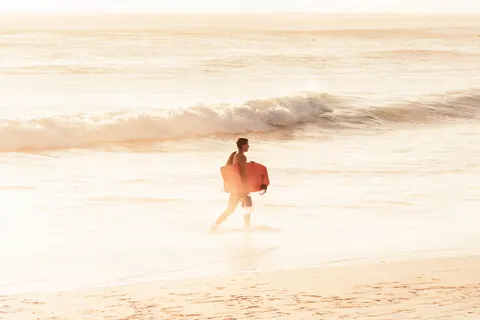 Surf Wave 4K Wallpaper · ocean · 3840×2560