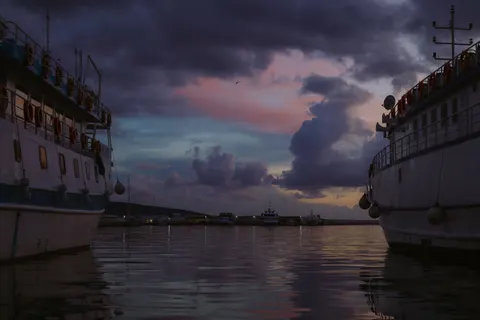 Coastal Harbor 4K Wallpaper · ocean · 3840×2560