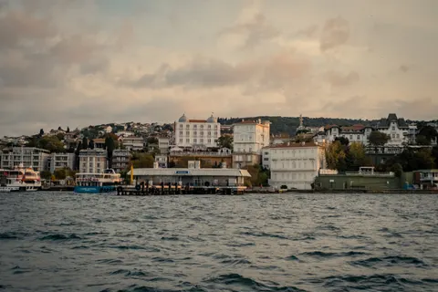 Coastal Harbor 4K Wallpaper · ocean · 3840×2560