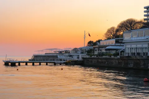 Coastal Harbor 4K Wallpaper · ocean · 3840×2560