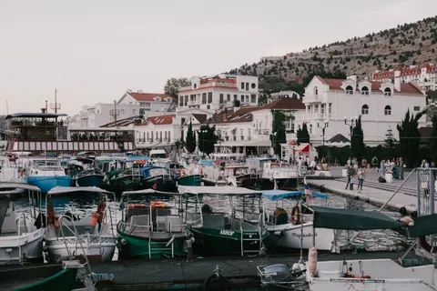 Coastal Harbor 4K Wallpaper · ocean · 3840×2560