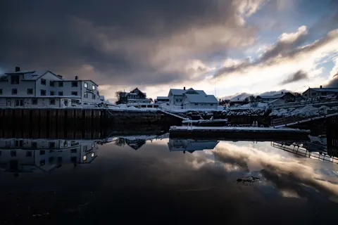 Coastal Harbor 4K Wallpaper · ocean · 3840×2560