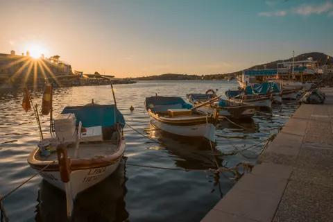 Coastal Harbor 4K Wallpaper · ocean · 3840×2563