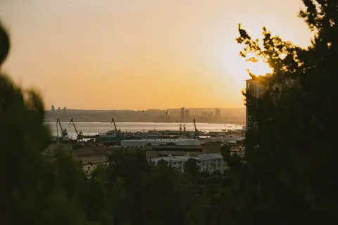 Coastal Harbor 4K Wallpaper · ocean · 3840×2560