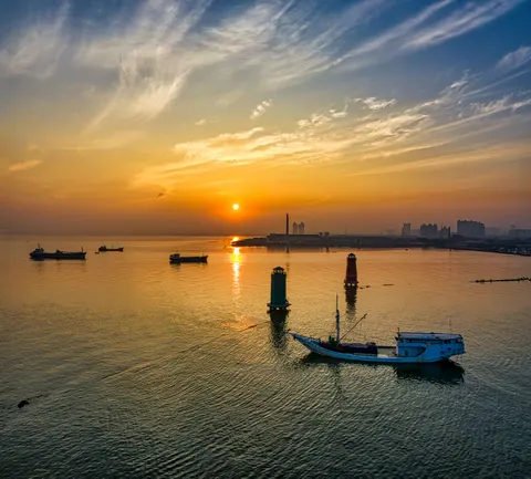 Coastal Harbor 4K Wallpaper · ocean · 3840×3466