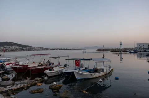 Coastal Harbor 4K Wallpaper · ocean · 3840×2531