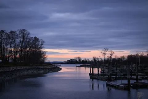 Coastal Harbor 4K Wallpaper · ocean · 3840×2561