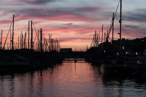 Coastal Harbor 4K Wallpaper · ocean · 3840×2560