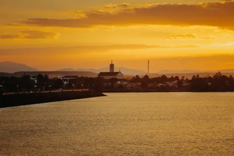 Coastal Harbor 4K Wallpaper · ocean · 3840×2560