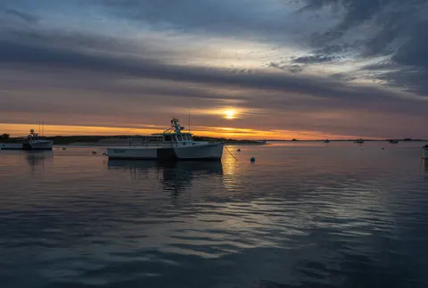 Coastal Harbor 4K Wallpaper · ocean · 3840×2584