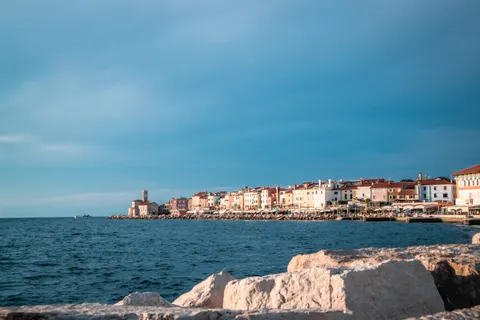 Coastal Harbor 4K Wallpaper · ocean · 3840×2560