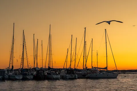 Coastal Harbor 4K Wallpaper · ocean · 3840×2560