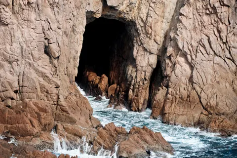 Sea Cave 4K Wallpaper · ocean · 3840×2560