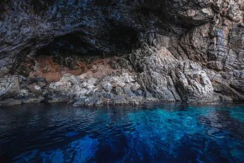 Sea Cave 4K Wallpaper · ocean · 3840×2560