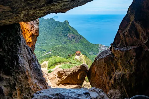 Sea Cave 4K Wallpaper · ocean · 3840×2561