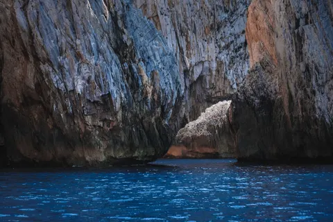 Sea Cave 4K Wallpaper · ocean · 3840×2560