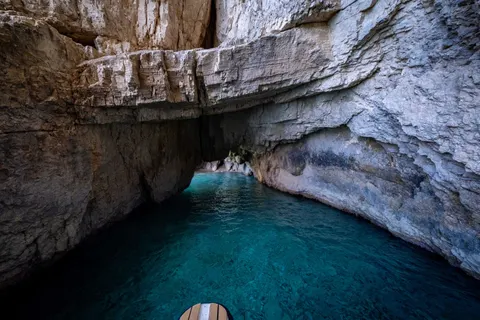 Sea Cave 4K Wallpaper · ocean · 3840×2560