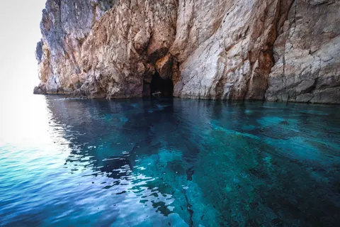 Sea Cave 4K Wallpaper · ocean · 3840×2560