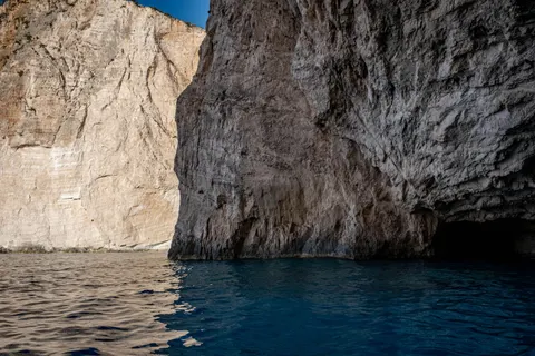 Sea Cave 4K Wallpaper · ocean · 3840×2560