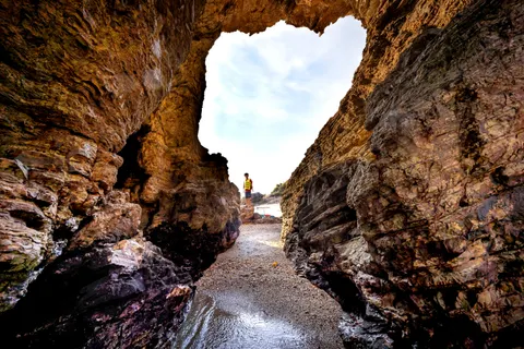 والپیپر غار دریایی با کیفیت 4K · ocean · 3840×2560