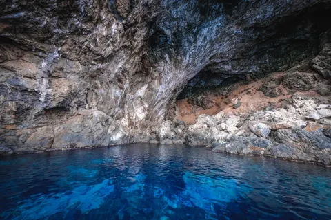 Sea Cave 4K Wallpaper · ocean · 3840×2560