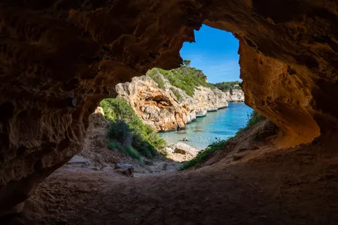 Sea Cave 4K Wallpaper · ocean · 3840×2560