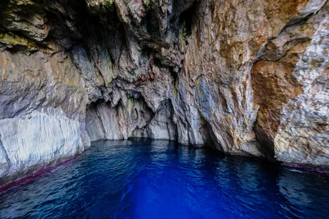 Sea Cave 4K Wallpaper · ocean · 3840×2560
