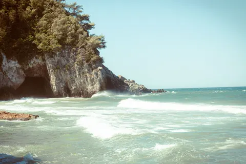 Sea Cave 4K Wallpaper · ocean · 3840×2560