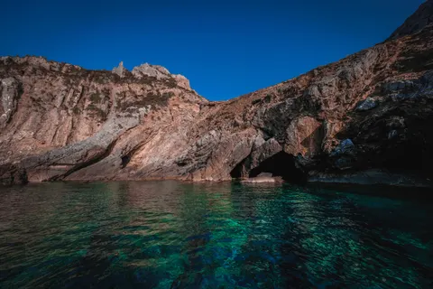 Sea Cave 4K Wallpaper · ocean · 3840×2560