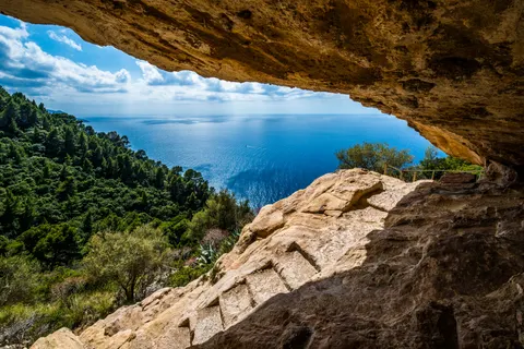 Sea Cave 4K Wallpaper · ocean · 3840×2562