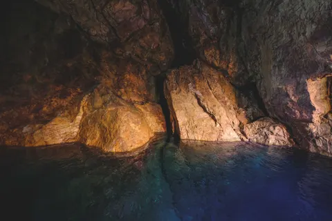 Sea Cave 4K Wallpaper · ocean · 3840×2560