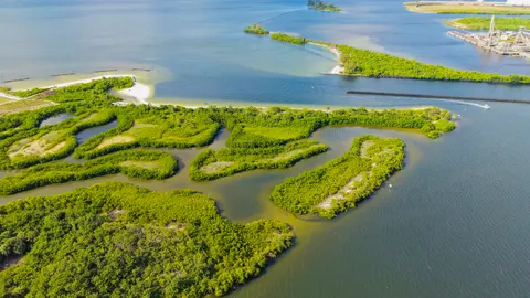 Island Lagoon 4K Wallpaper · ocean · 3840×2160