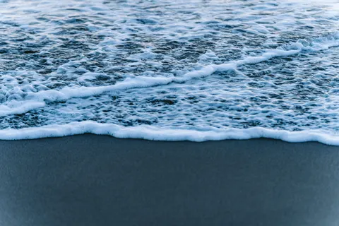 Sea Foam 4K Wallpaper · ocean · 3840×2560