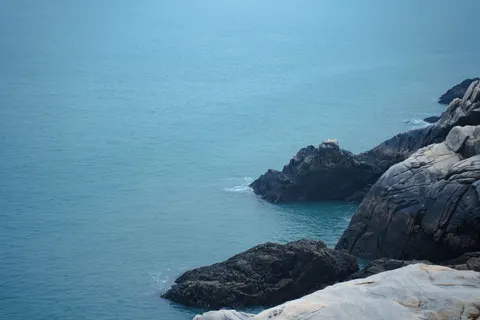 Ocean Cliff 4K Wallpaper · ocean · 3840×2560