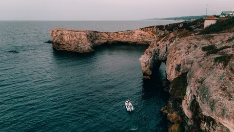 خلفية جرف المحيط بدقة 4K · ocean · 3840×2160