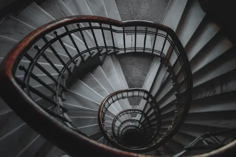 Spiral Merdiven 4K Duvar Kağıdı · architecture · 3840×2560
