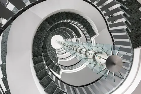Tapeta Spiralne Schody 4K · architecture · 3840×2560