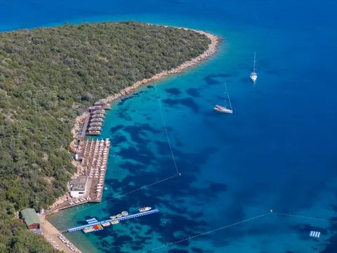 Island Aerial 4K Wallpaper · ocean · 3840×2880