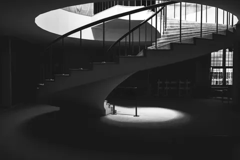螺旋樓梯 4K桌布 · architecture · 3840×2560
