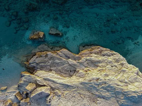 Island Aerial 4K Wallpaper · ocean · 3840×2880
