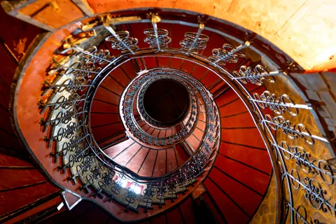 Spiral Merdiven 4K Duvar Kağıdı · architecture · 3840×2560