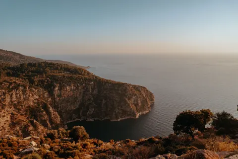 خلفية جزيرة من الجو بدقة 4K · ocean · 3840×2560