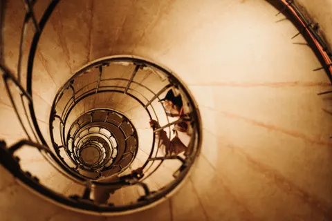 Spiral Merdiven 4K Duvar Kağıdı · architecture · 3840×2560