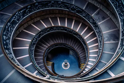 Spiral Merdiven 4K Duvar Kağıdı · architecture · 3840×2583