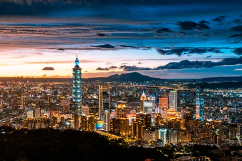 Hong Kong Night 4K Wallpaper · city · 3840×2561