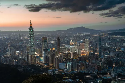 Hong Kong Night 4K Wallpaper · city · 3840×2561