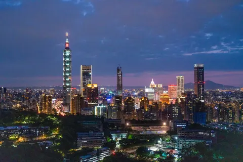 Hong Kong Night 4K Wallpaper · city · 3840×2561